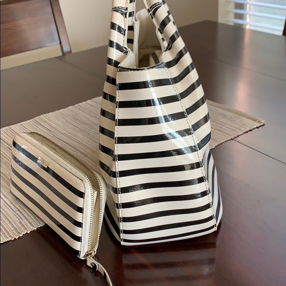 Kate Spade Handbag w/Wallet - Picture 12 of 12